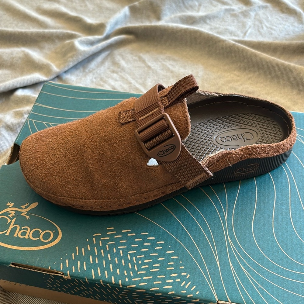 size 8 women’s paonia clog chaos.